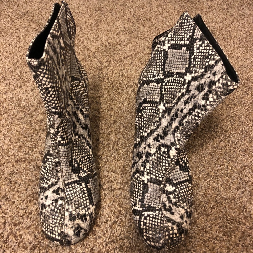Billabong booties